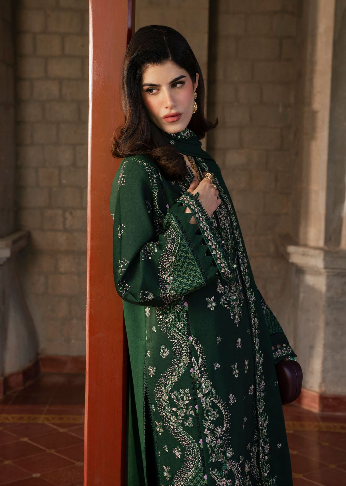 Kanwal malik replica
